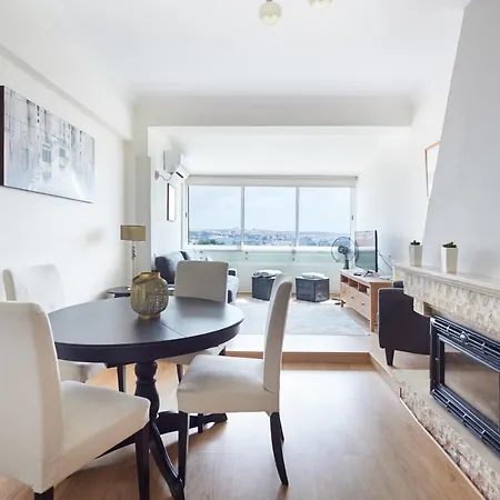 Sunny Monte Estoril - Perfect For 4, Near Beach Estoril
