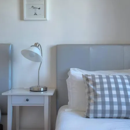 Sunny Monte Estoril - Perfect For 4, Near Beach Apartamento Estoril