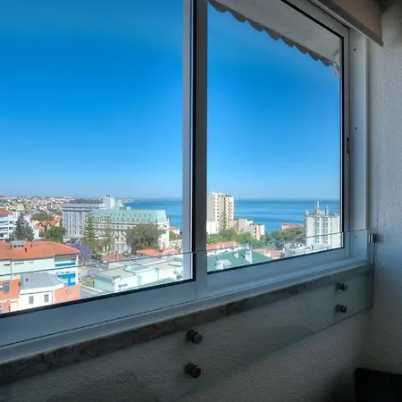 Sunny Monte Estoril - Perfect For 4, Near Beach Estoril