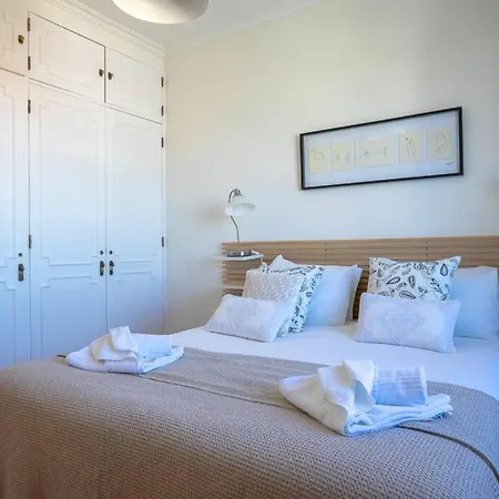 Sunny Monte Estoril - Perfect For 4, Near Beach